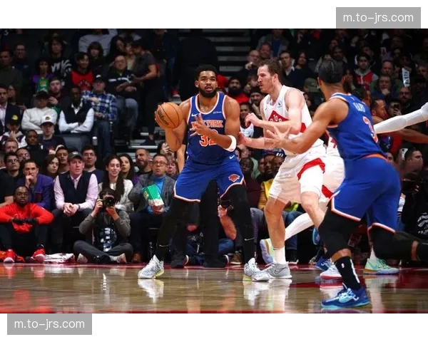 尼克斯唐斯12分14篮板 内线防守为外线进攻提供保障